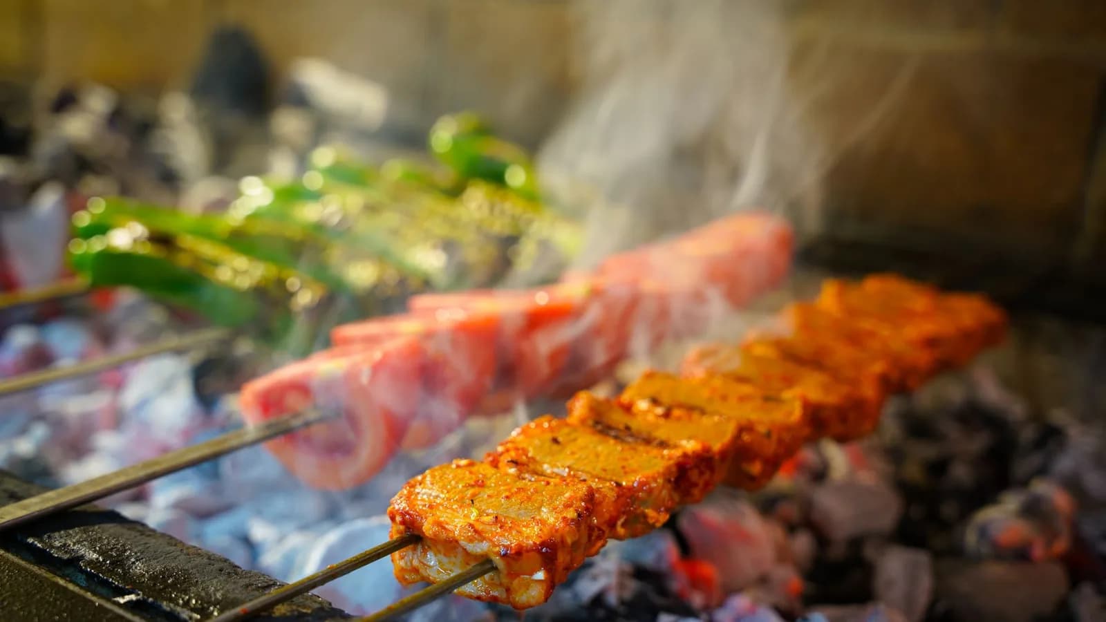 A Guide to Turkish Street Food: From Adana to Shawarma